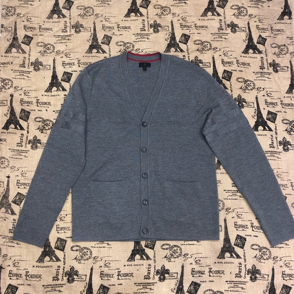 Banana Republic NWOT! Grey V Neck Button Down  Pockets Cardigan Sweater - Picture 2 of 13